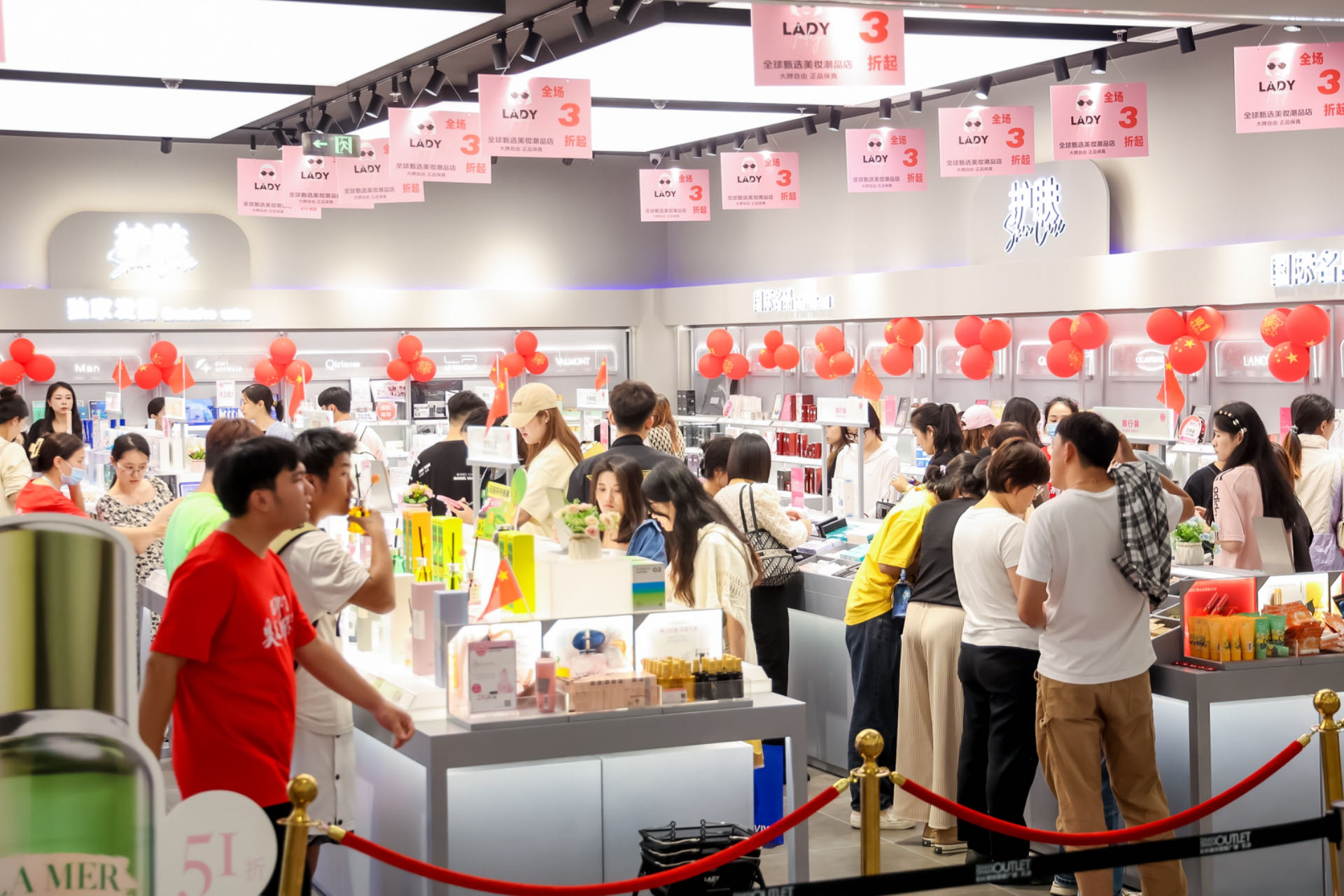 天津市加快发展奥特莱斯业态 提升市民游客购物体验 天津市加快发展奥特莱斯业态 提升市民游客购物体验_fororder_1