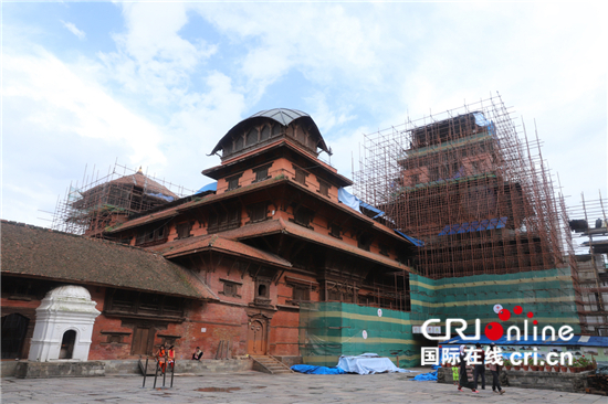 图片默认标题_fororder_1 正在修复中的尼泊尔九层神庙