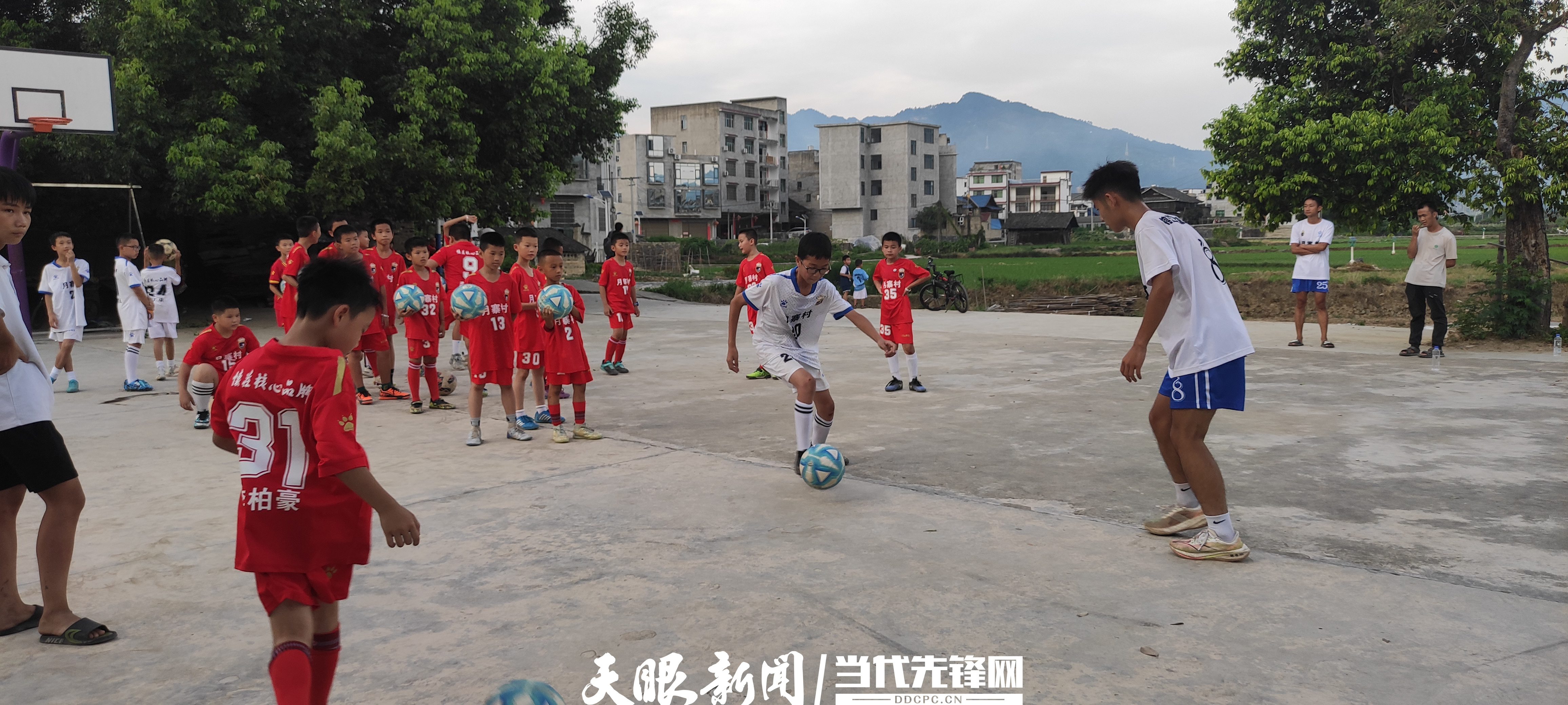 村超 “追球者”:一支村寨足球队的激情与坚守