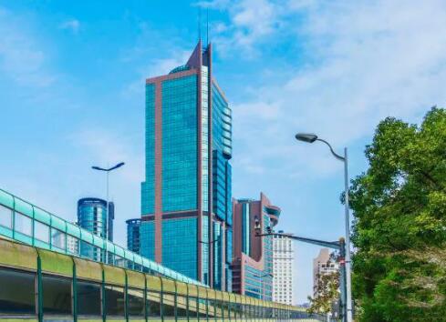 近日,氪空间与戴德梁行独家代理的嘉宁国际大厦正式签约,在戴德梁行的