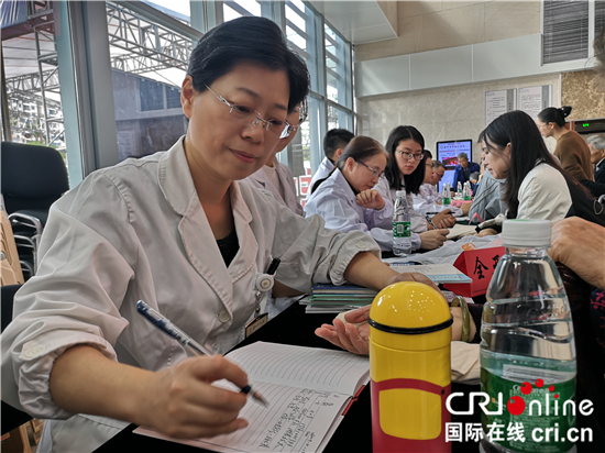 急稿(供稿 健康列表 三吴大地泰州 移动版)泰州市第五届国医养生旅游季暨泰州市中医院第十一届膏方节开幕(列表页标题)泰州市中医院第十一届膏方节开幕
