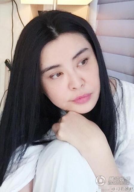 49岁王祖贤晒自拍美照 长发披肩颜值回归[8]