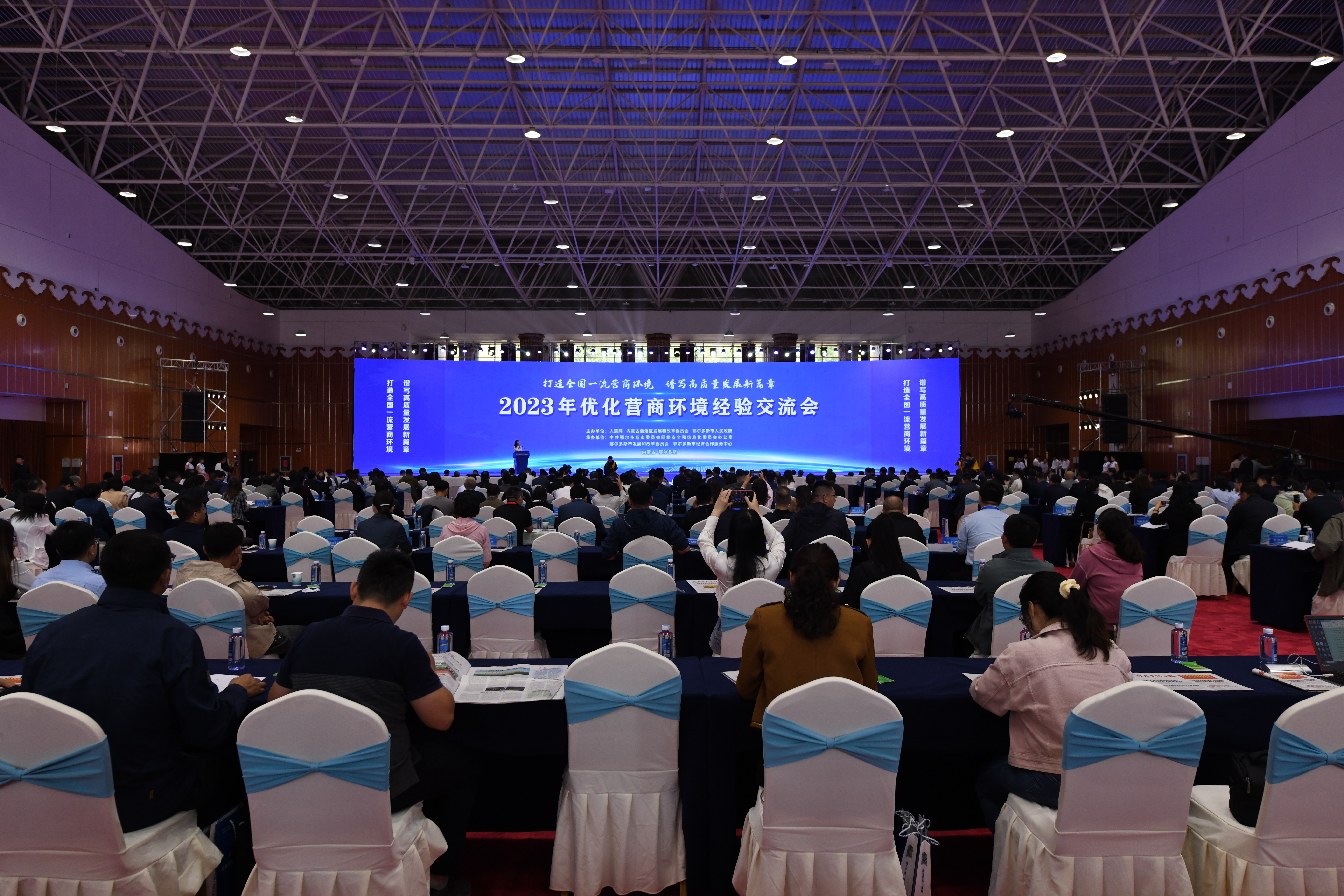 鄂尔多斯:力争五年内迈入万亿GDP城市_fororder_DSC_5195.JPG
