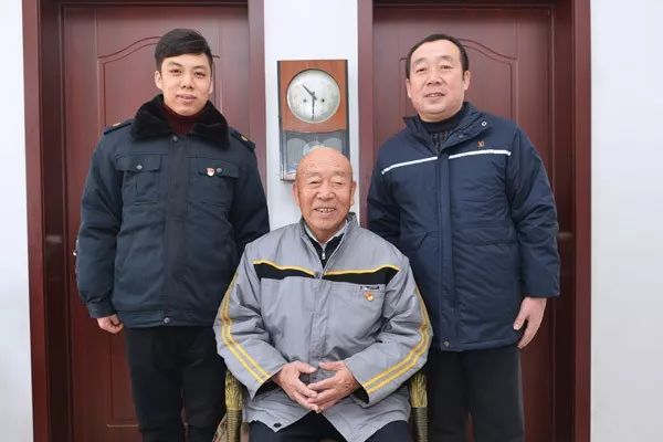 [新华网]三代人，见证铁路沧桑巨变！