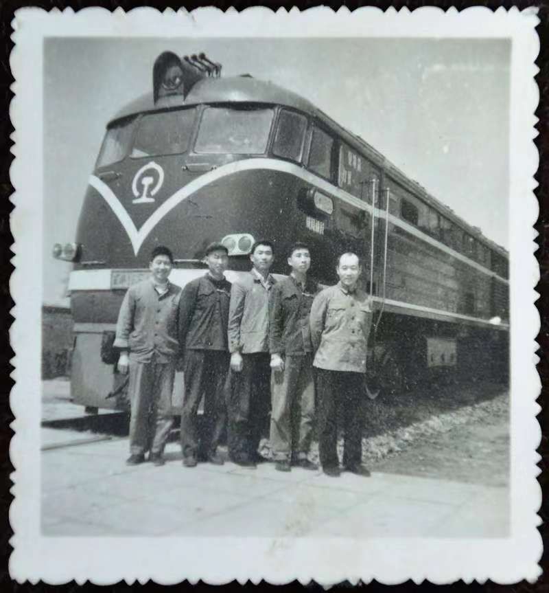 [新华网]三代人，见证铁路沧桑巨变！