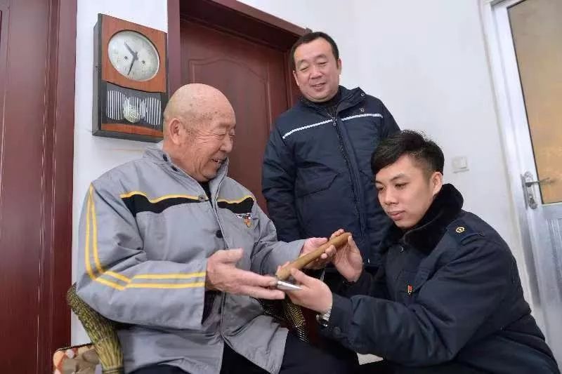 [新华网]三代人，见证铁路沧桑巨变！