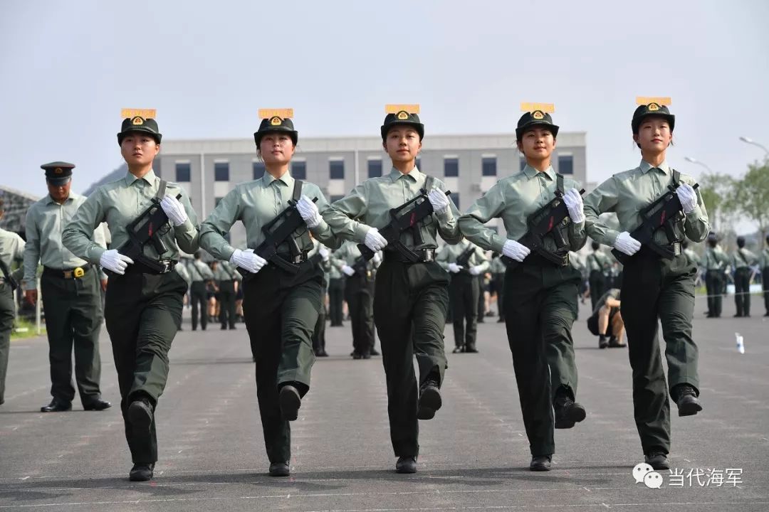 中国青年网：三名女大学生入伍火箭军！@东风快递 坐不住了 | 可