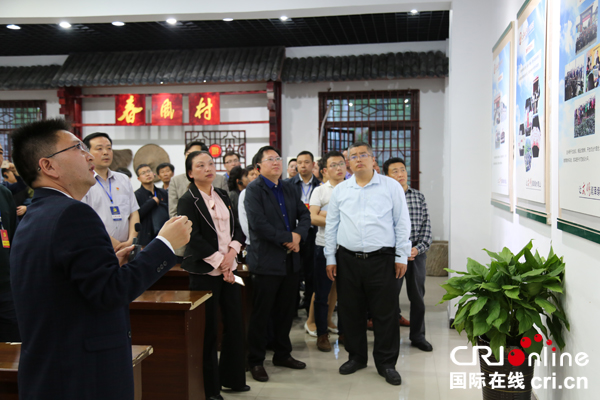 图片默认标题_fororder_农民夜校现场观摩