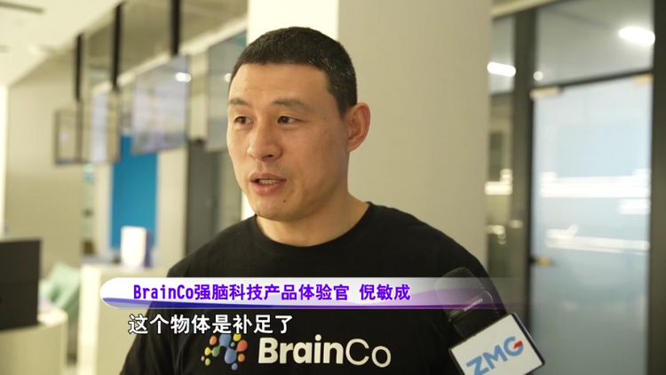 亮相开幕式参与点火 智能仿生手有何超能力?