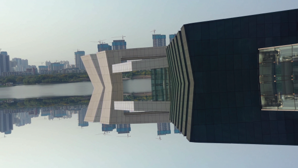 武汉城市形象片《WH天际线》国际版面世 海内外友人盛赞