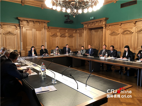 中国全国人大西藏代表团访问瑞士