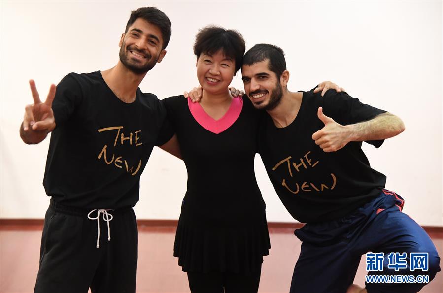 北京朝阳：以色列艺术家与社区舞蹈队共享舞动乐趣