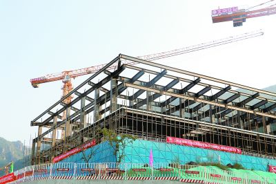 北京延庆冬奥村首个运动员组团钢结构封顶