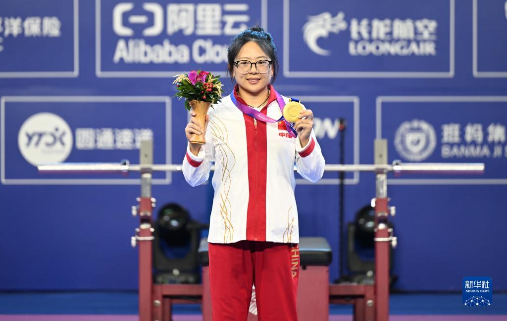 举重——女子45公斤级:崔哲夺冠 举重——女子45公斤级:崔哲夺冠