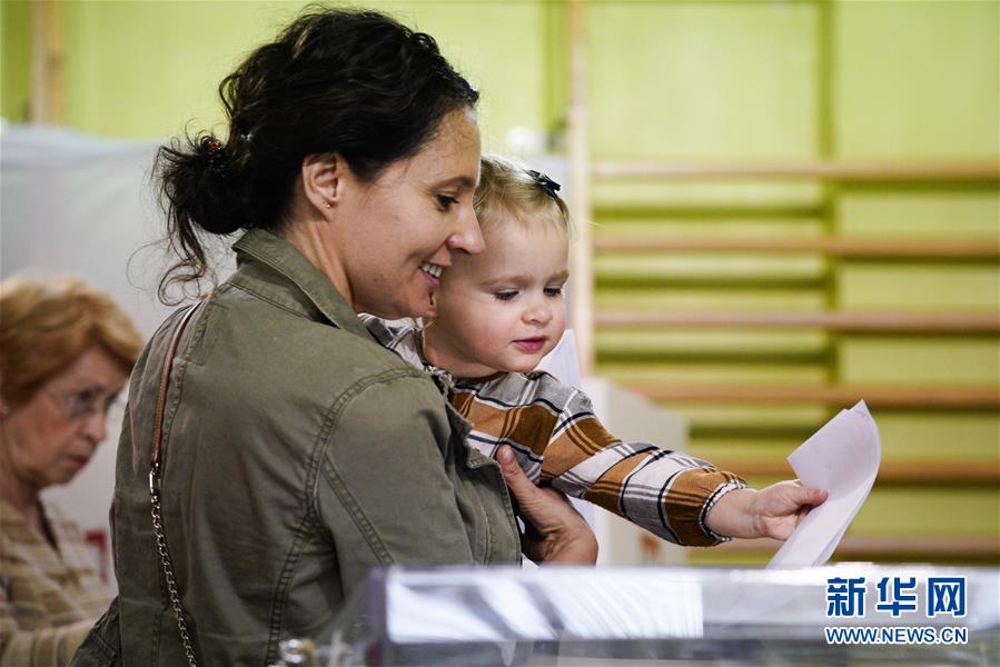 [新华网]出口民调显示波兰执政党在议会选举中获胜