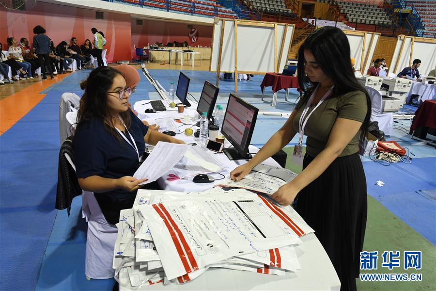 新华网■出口民调显示赛义德在突尼斯总统选举中获胜