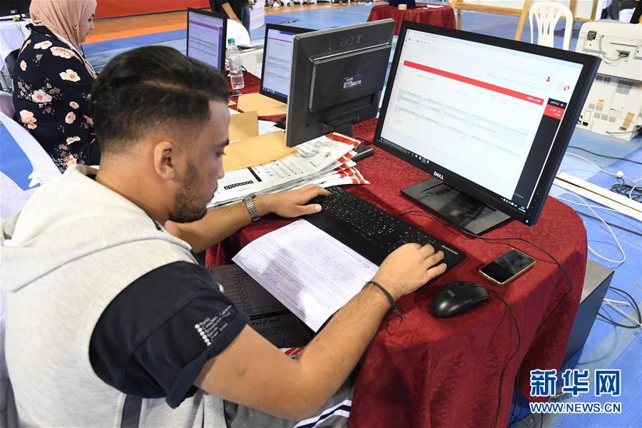 新华网■出口民调显示赛义德在突尼斯总统选举中获胜