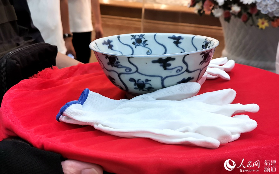 194件海外回归的德化青花瓷在福建省德化博物馆展出