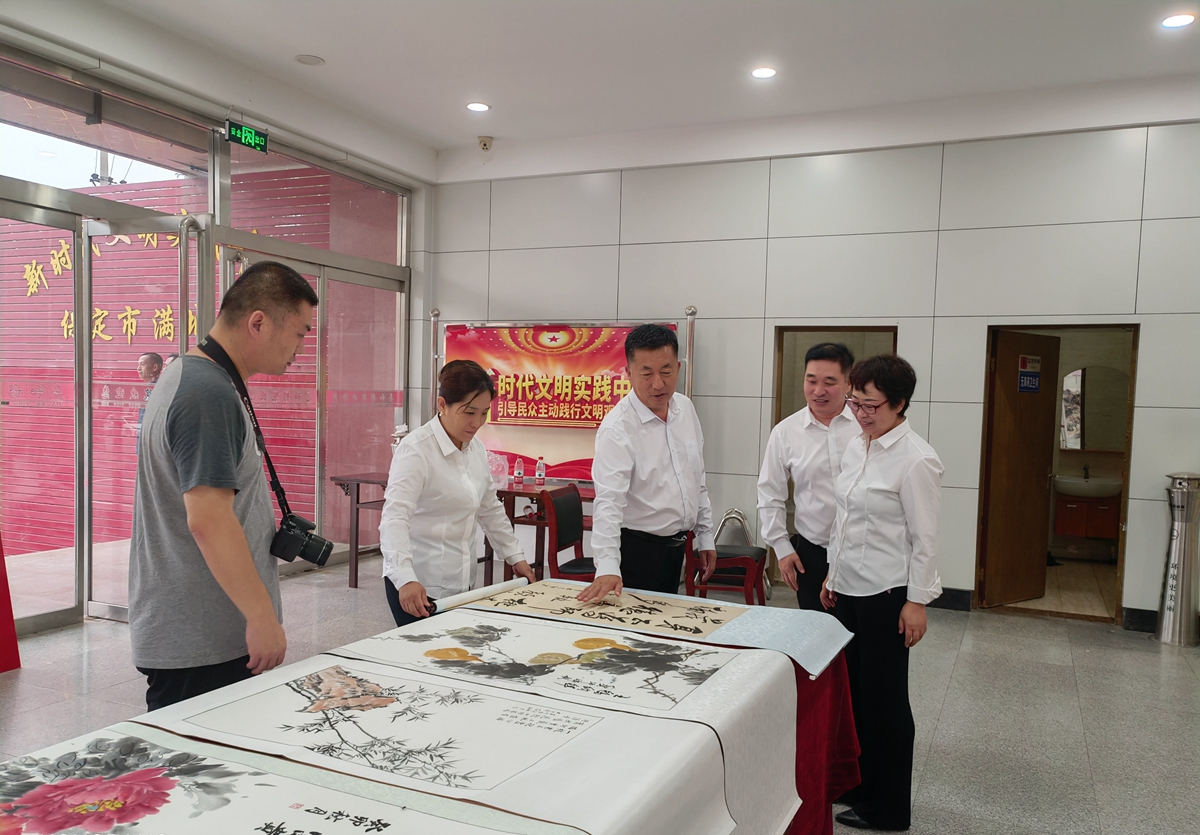 图片默认标题_fororder_满城区师生书画展现场观摩 摄影 李立新
