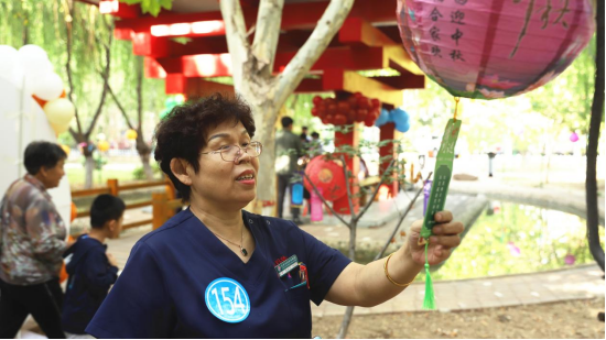 图片默认标题_fororder_河北沧州:猜灯谜 逛游园 中秋乐融融136