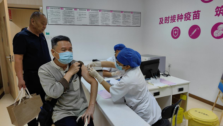 南宁市青秀区疾控中心开展疫苗接种活动 助力市民预防流感病毒侵袭_fororder_图片10