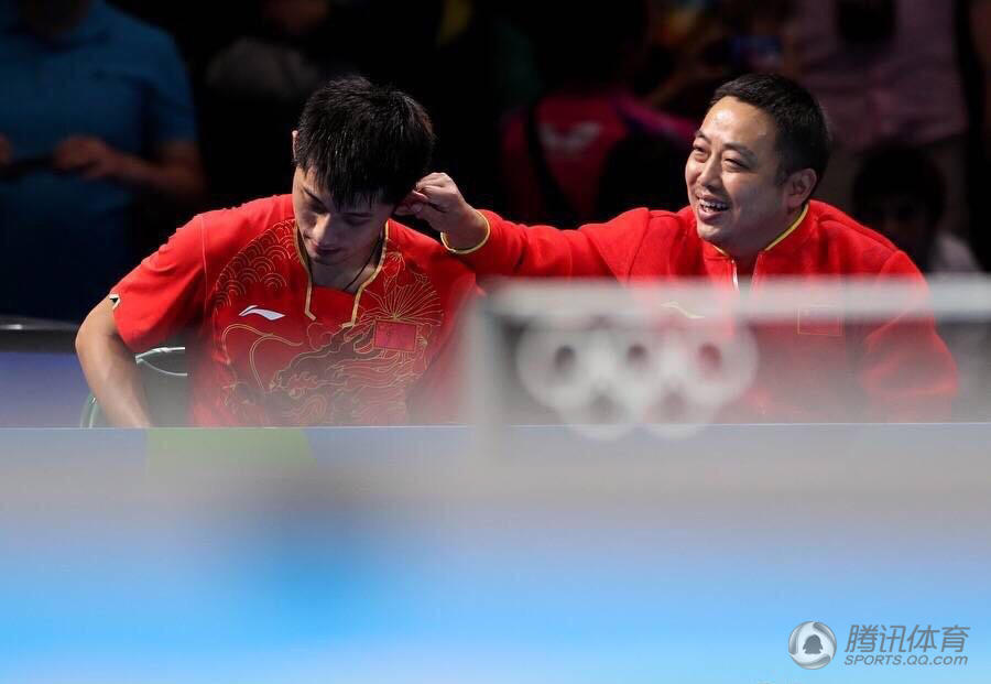 刘国梁合影林志玲 调侃回应身高不止160