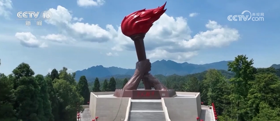 正在飘荡的五星红旗下 每一处光景都是锦绣中邦
