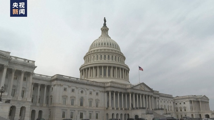 美国边境非法移民数量激增 两党争斗不止