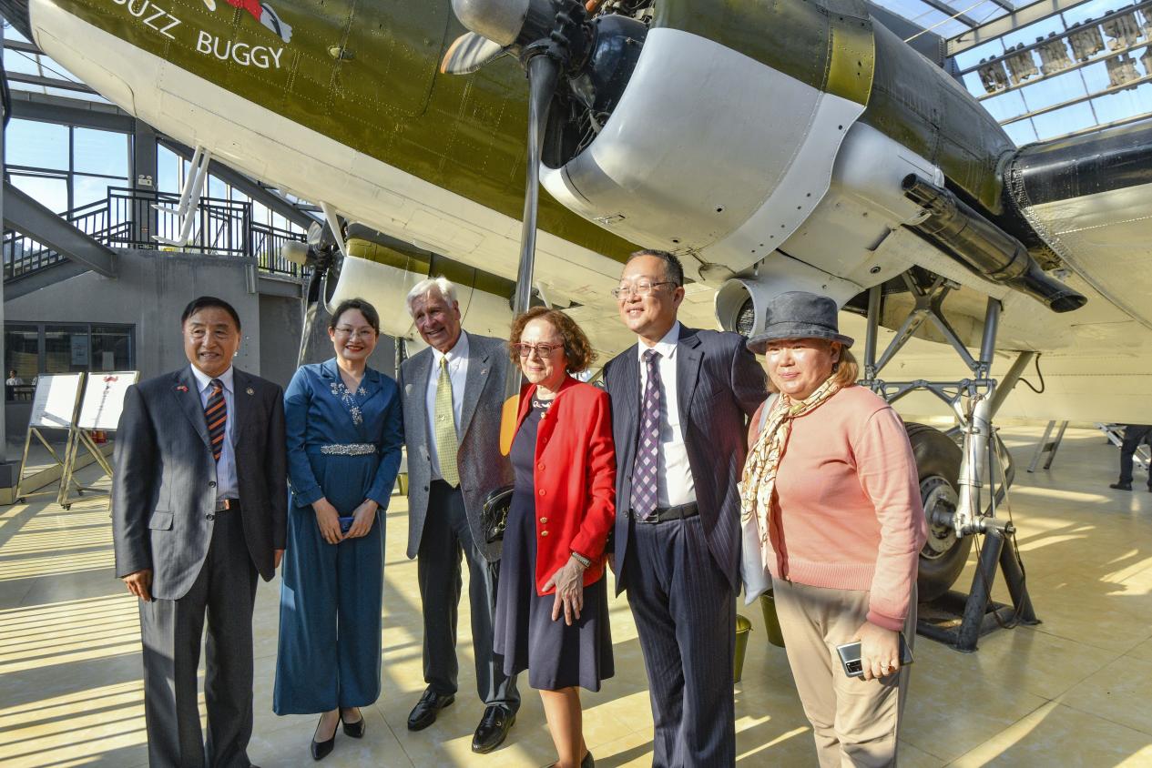美国飞虎队历史委员会向桂林捐赠80件陈纳德将军文物