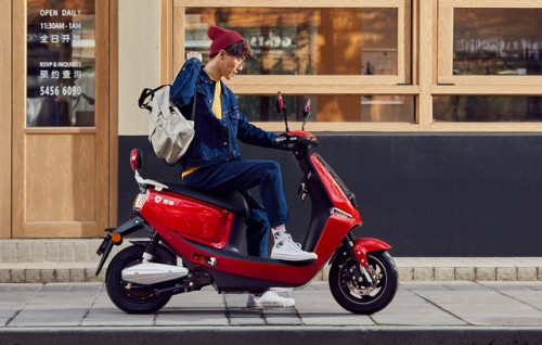 雅迪石墨烯电池行业首发 焕发铅酸电池新生 雅迪石墨烯电池行业首发 焕发铅酸电池新生