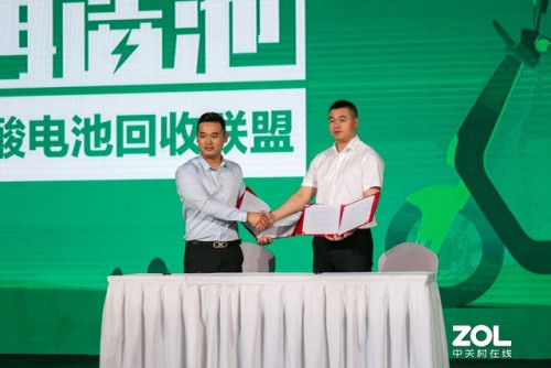 雅迪石墨烯电池行业首发 焕发铅酸电池新生 雅迪石墨烯电池行业首发 焕发铅酸电池新生