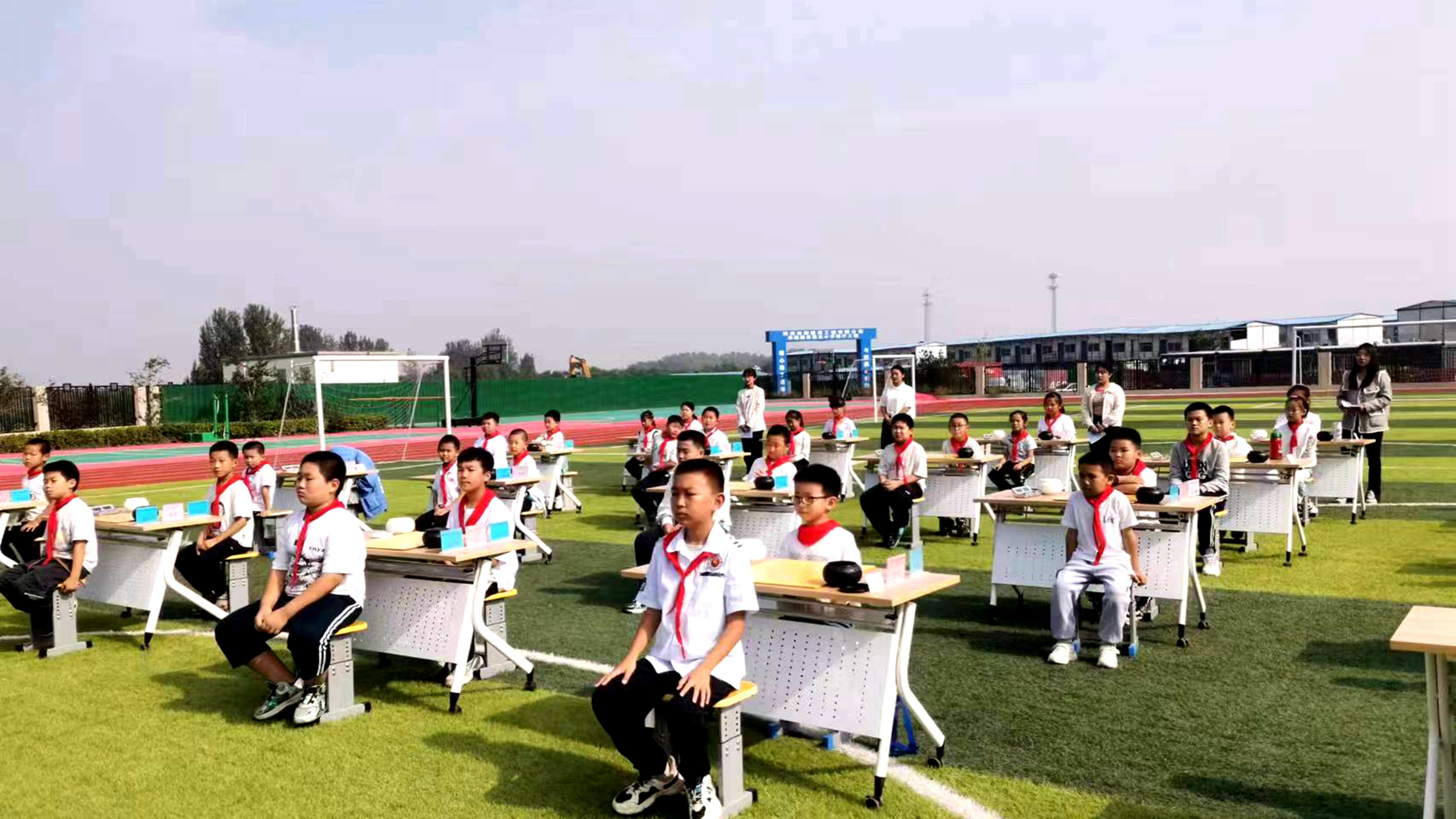 河北唐县:少年围棋比赛成功举办_fororder_同学们认真聆听比赛规则