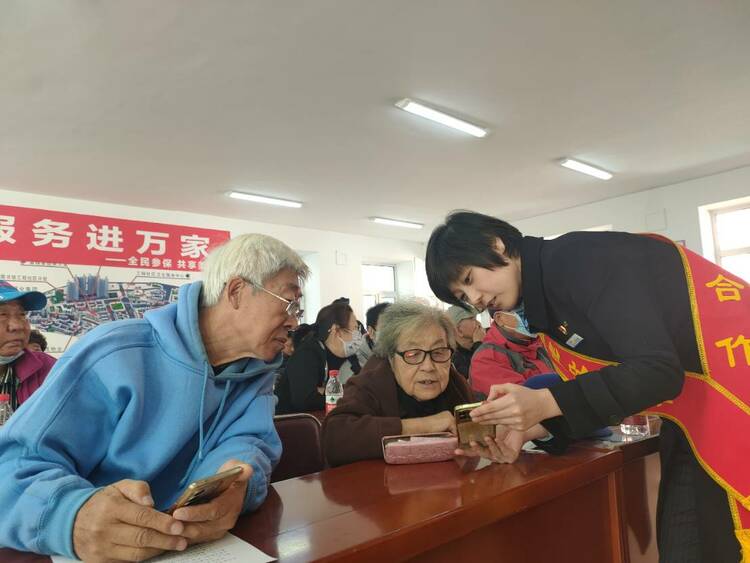建设银行黑龙江省分行:适老化服务温暖银发一族_fororder_cbd914ca2fbc26486a357f09a6ed623