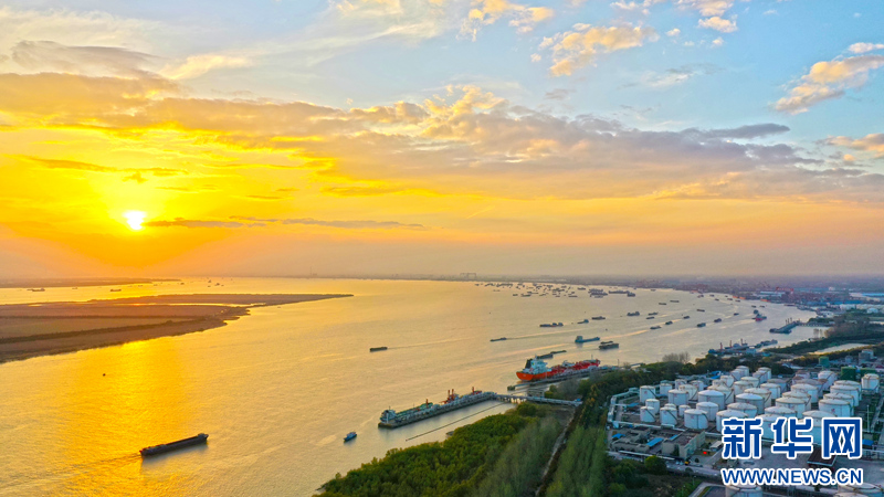 “黄金水道”绘盛景 长江航运高质量发展动力强劲