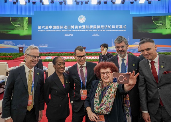 第六届进博会开幕式侧记:会老友、见新朋,“四叶草”里共襄盛举