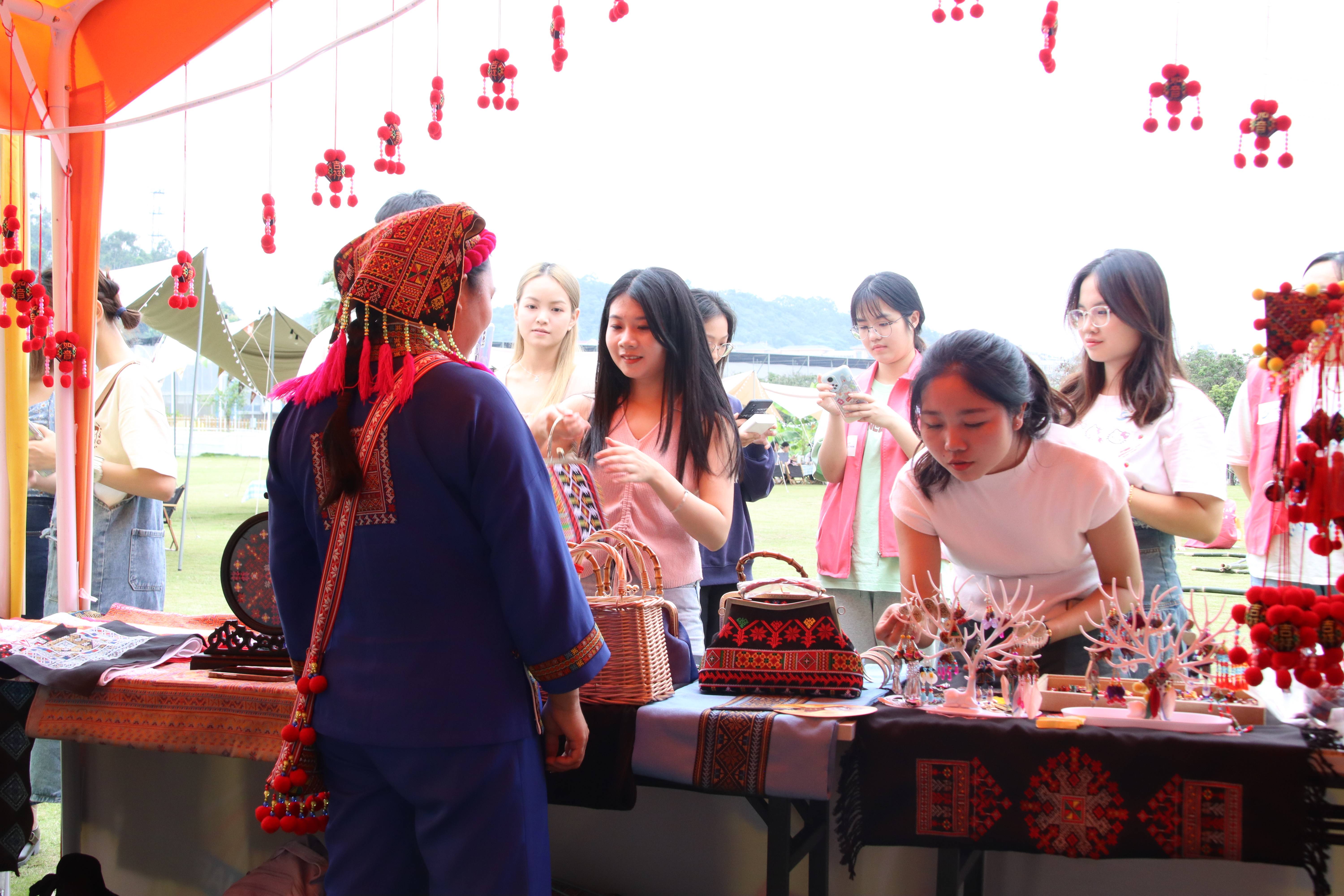 广外携手乳源邂逅大湾区,探索“双百行动”校地合作新路径_fororder_IMG_2160(1)