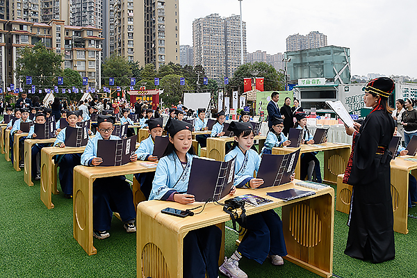 2023天府书展自贡分展场活动正式启动_fororder_5文化展示现场(摄影-赵丽)