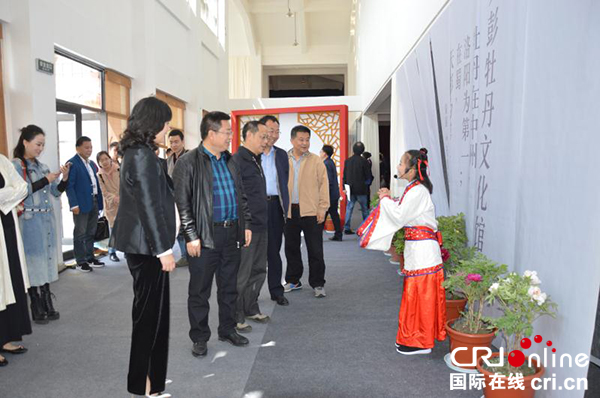 图片默认标题_fororder_参观-牡丹