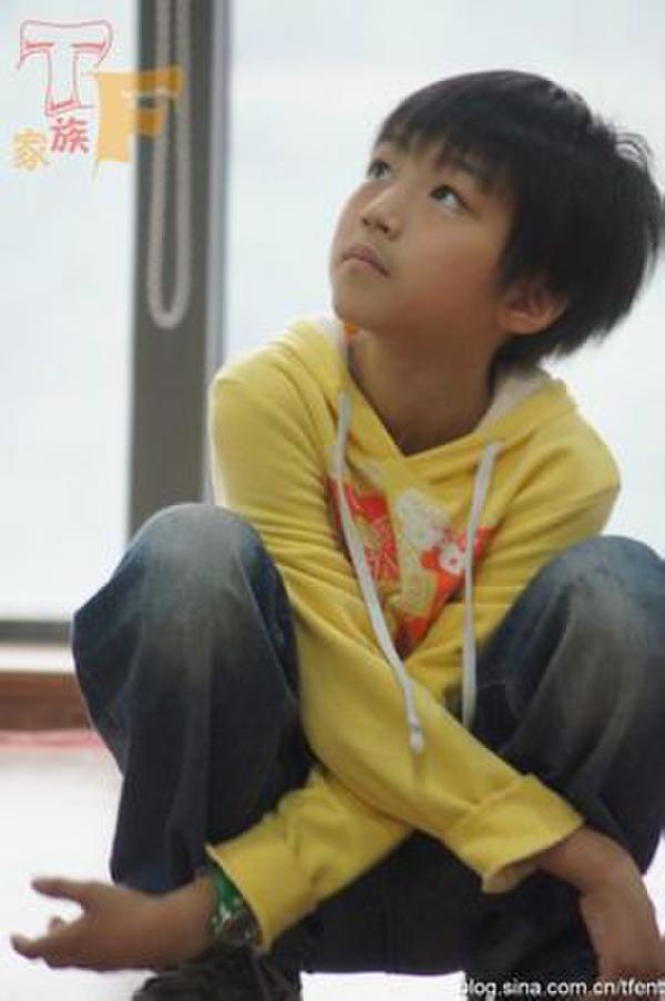 王俊凯17岁生日会 TFboys王俊凯海量童年照