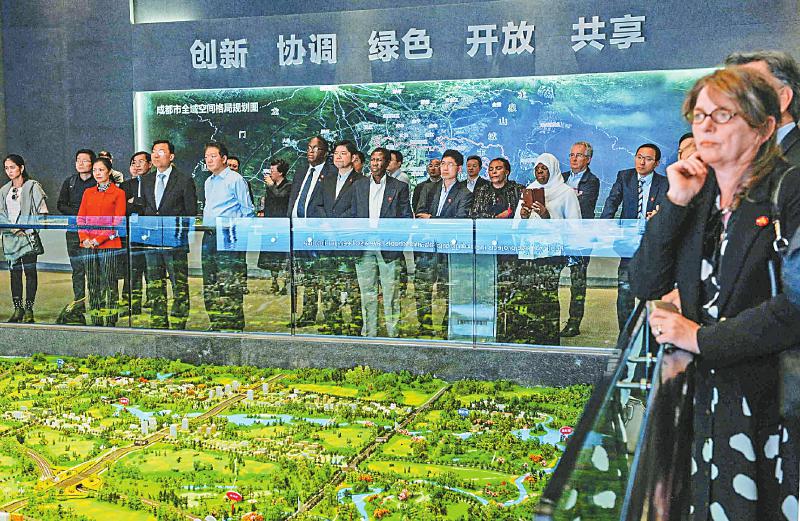 （今日热点1，导航成都，移动端）党的十九大后 外国驻港领团内地参访首站走进四川