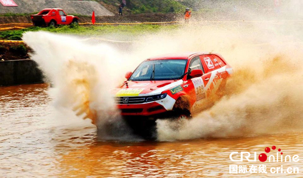 图片默认标题_fororder_速度与激情--（摄影-何芳）-(2)