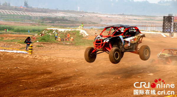 图片默认标题_fororder_速度与激情--（摄影-何芳）