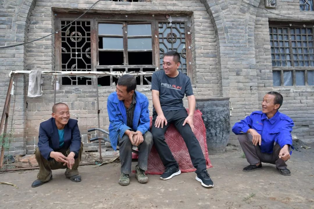 「新华每日电讯」寻“勤”记：扶贫干部“小手段”，“懒汉”有了