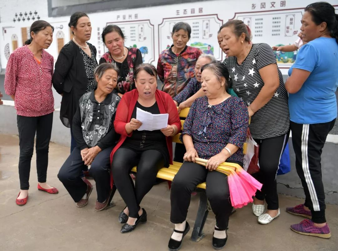 「新华每日电讯」寻“勤”记：扶贫干部“小手段”，“懒汉”有了