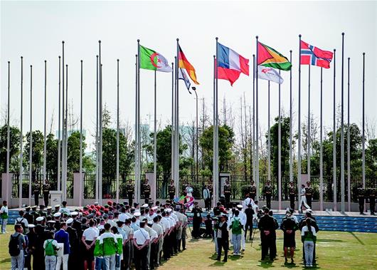 军运村外国代表团举行升旗仪式