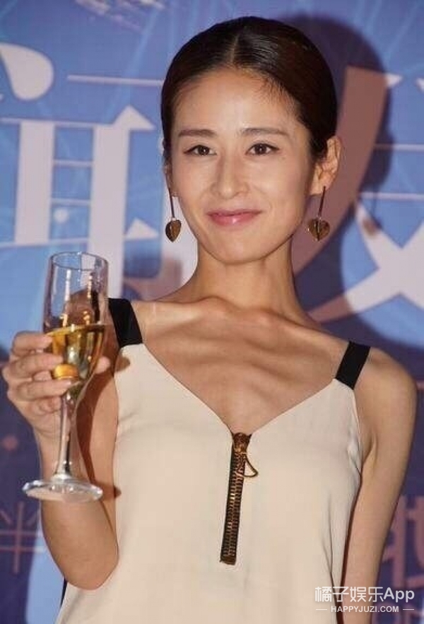 颖儿比郑爽还瘦了 胸前瘦的全是骨头