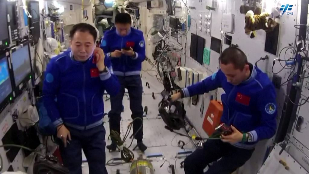 “天宫”又将迎新!“神十七”乘组亮相