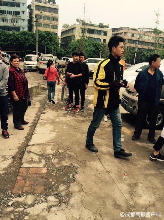 外卖小哥被绊倒脾脏摘除 &quot;夺命钢索&quot;却不翼而飞