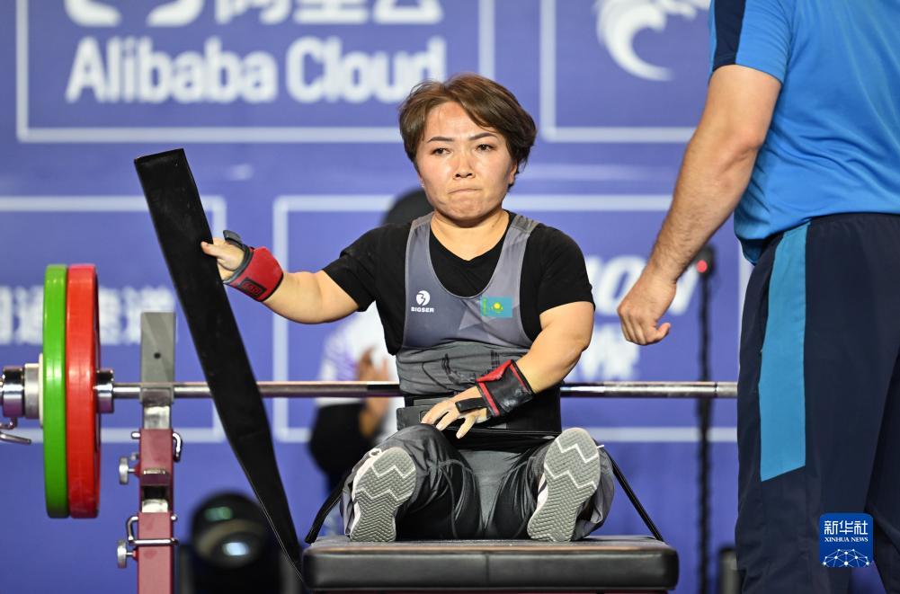 举重——女子45公斤级:崔哲夺冠 举重——女子45公斤级:崔哲夺冠