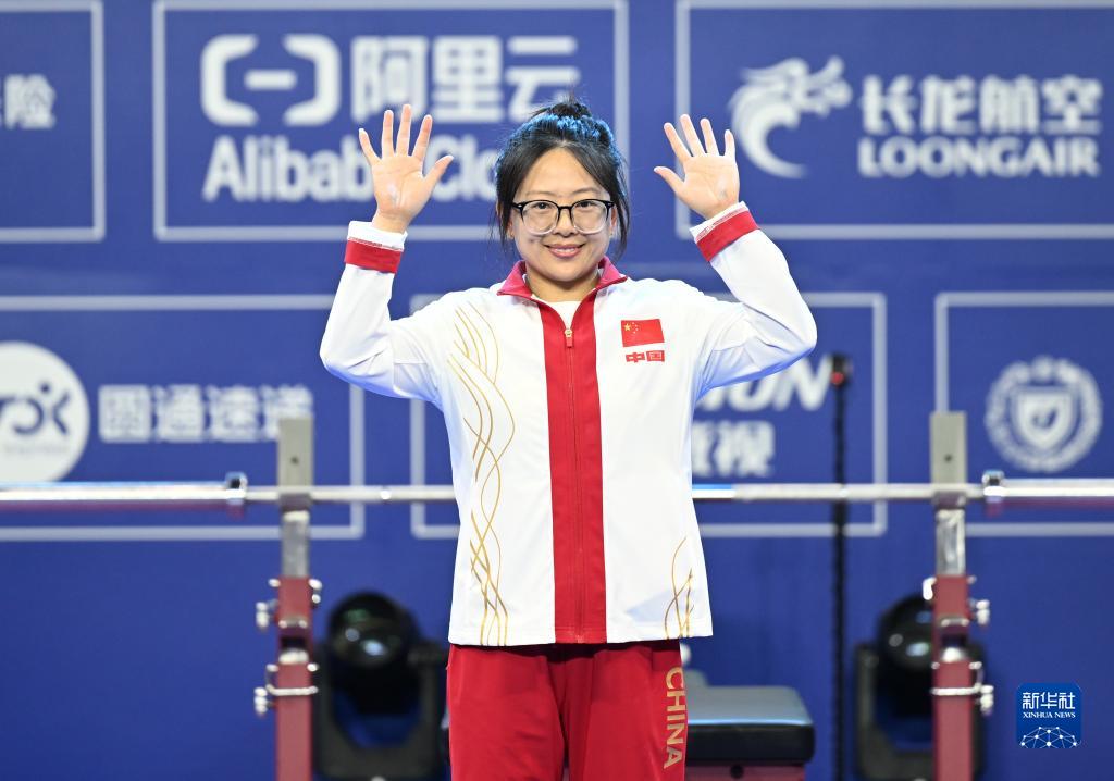 举重——女子45公斤级:崔哲夺冠 举重——女子45公斤级:崔哲夺冠
